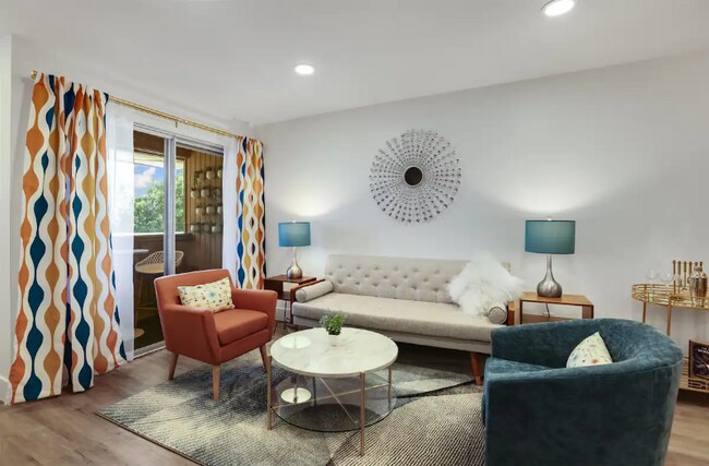 Foto del edificio - 2825 N Los Felices Rd