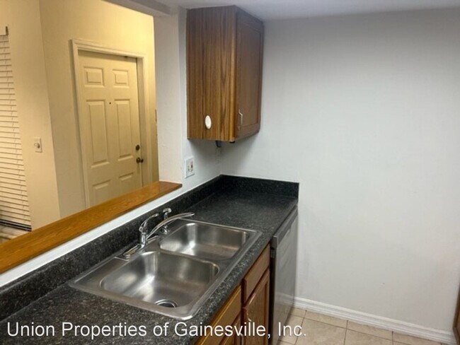 Building Photo - 2 br, 2 bath House - 5526 SW 8th Place