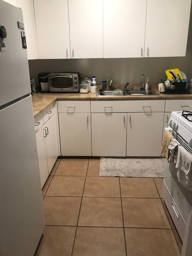 Foto del edificio - 1442 W 27th St