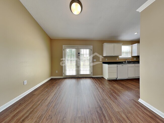 Foto del edificio - 8017 Serenity Lake Dr