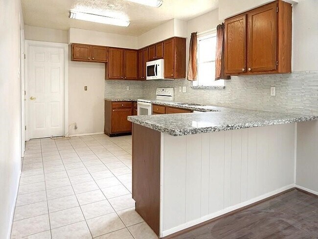 Foto del edificio - 16210 Cypress Point Dr