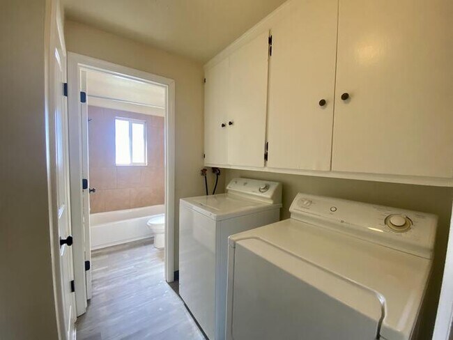 Building Photo - Downtown 1bd for Rent