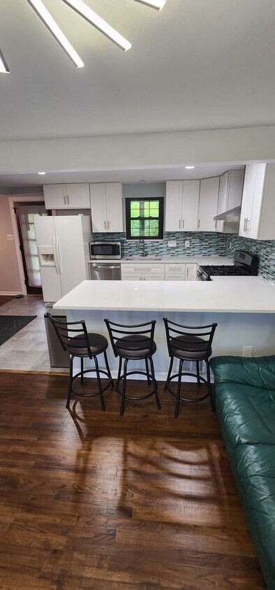Foto principal - Luxury 3-Bedroom, 1-Bathroom House in Broo...