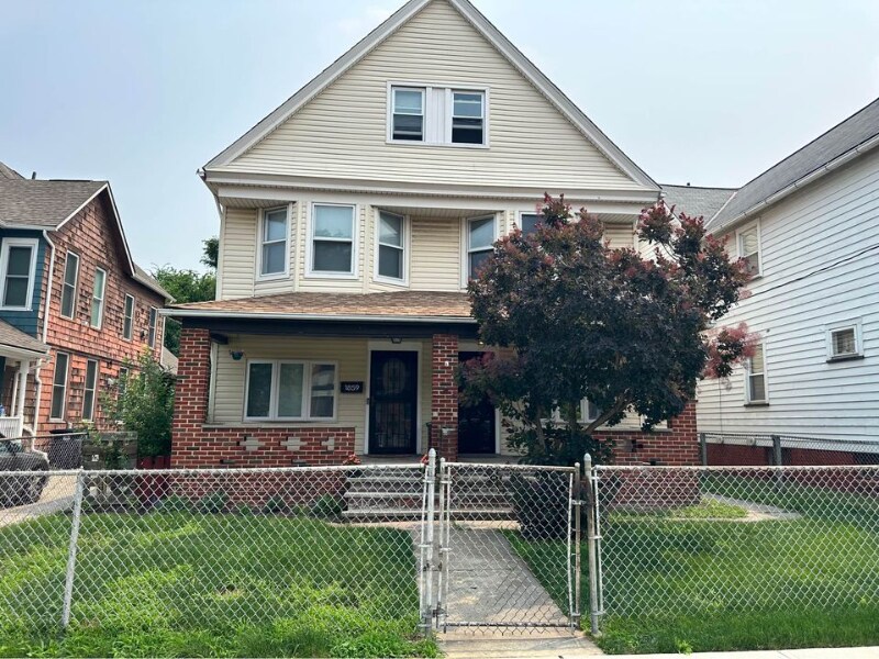 Foto principal - 1861 W 58th St