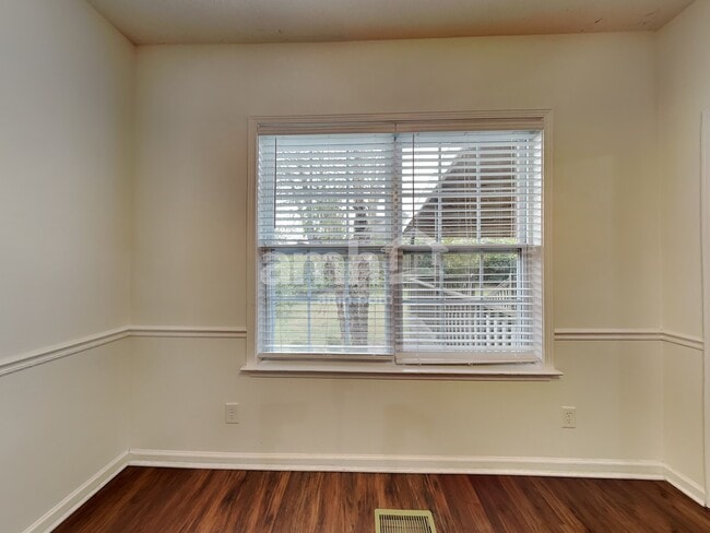 Building Photo - 177 Stanley Dr