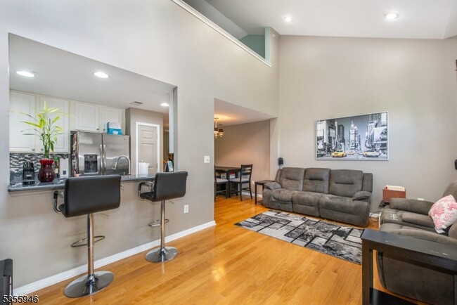 Building Photo - 129 Rock Creek Dr