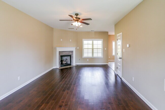 Foto del edificio - 5498 Riverstone Dr