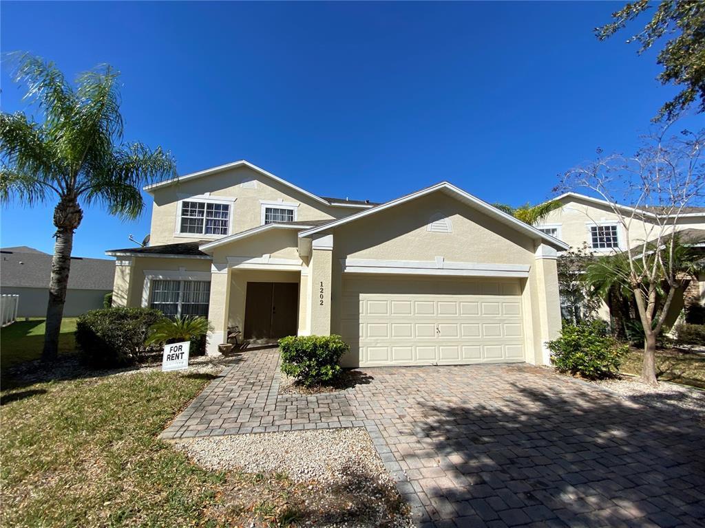 Foto principal - 1202 Cumbrian Lakes Ct