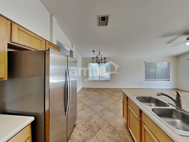 Foto del edificio - 15943 W Smokey Dr