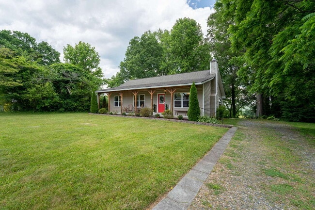 Building Photo - Mountain Lux Home - Centrally Located in B...