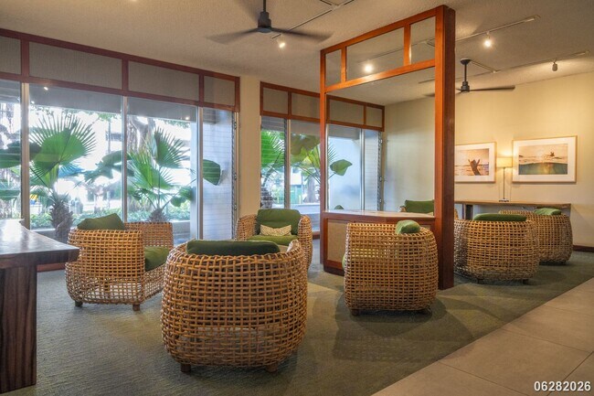 Foto del edificio - 2 Bd/2 Ba/1 Parking Condo in Banyan Tree Plaza, Honolulu