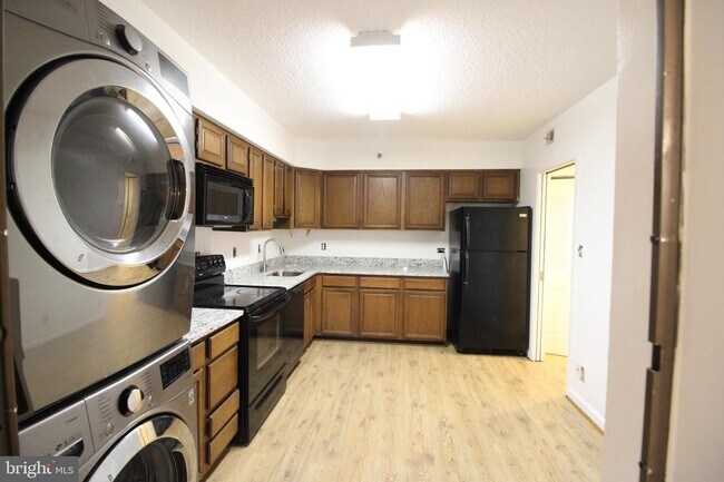 Building Photo - 3709 S George Mason Dr