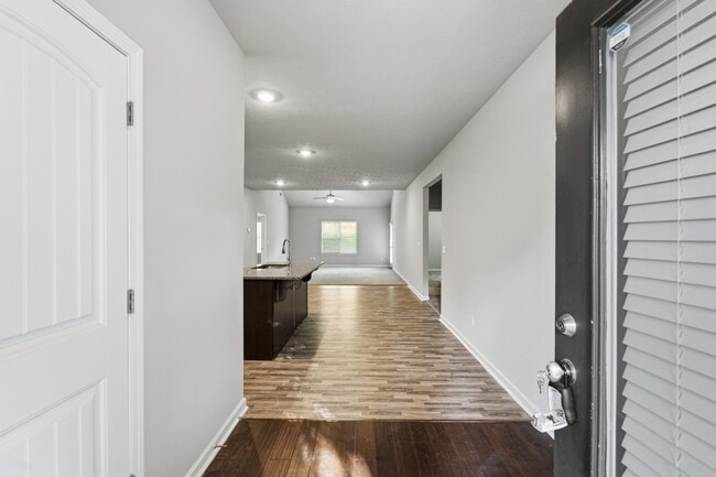 Building Photo - 145 Mandy Ln