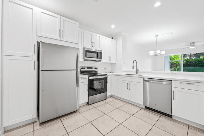 Foto del edificio - 8024 Briantea Dr