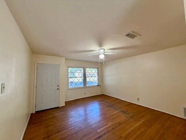Foto del edificio - 2600 S 26th St