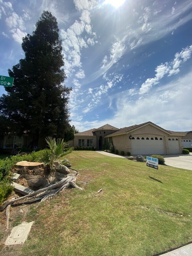 Foto del edificio - Elegant 3-Bedroom Home in Seven Oaks