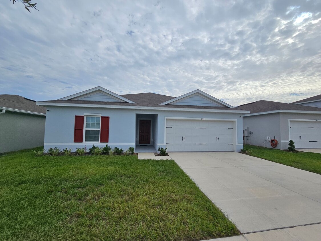 Foto principal - New 3 bed 2 bath home