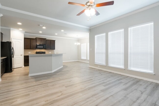 Building Photo - 3 Bedroom, 2 Bathroom, Wyndham Corner Lot