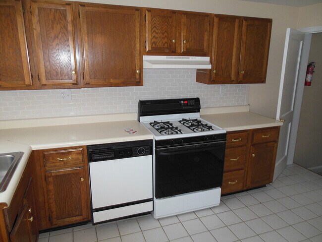 Building Photo - 8434 Pleasant Plains Rd