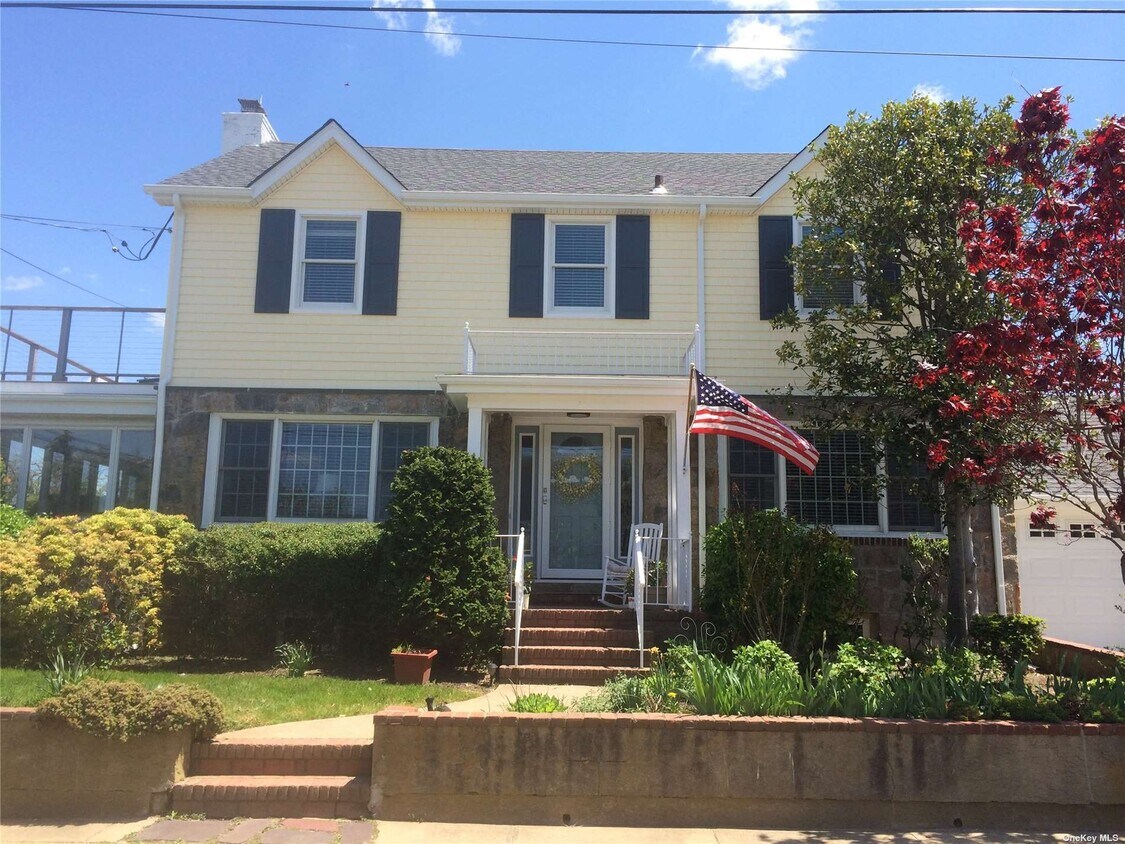 Primary Photo - 50 Mineola Ave