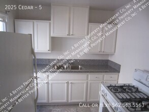 Building Photo - 2025 Cedar Ave