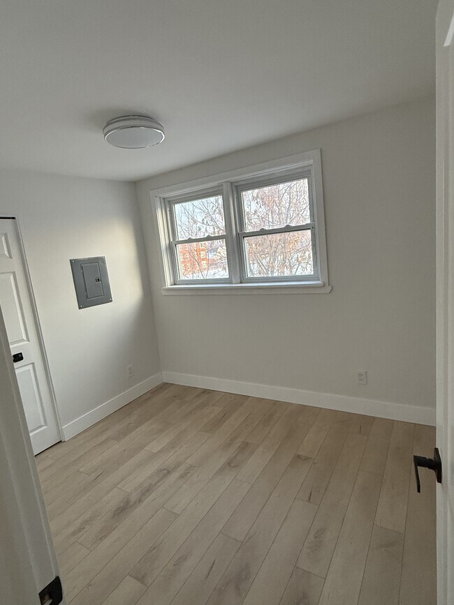 Building Photo - 280 Blake Blvd