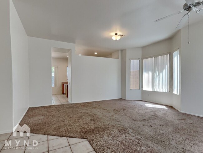 Foto del edificio - 4528 E Rowel Rd