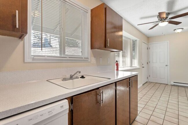 Foto del edificio - Spacious 2 Bed 1 Bath In Quiet Community