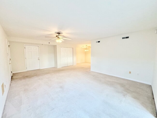 Foto del edificio - 19 Rose Garden Ln