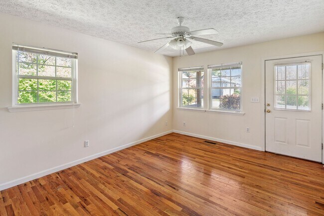 Building Photo - 206 Gatchell St