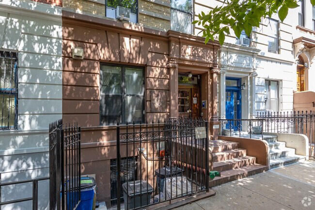 Building Photo - 235 W 137th St