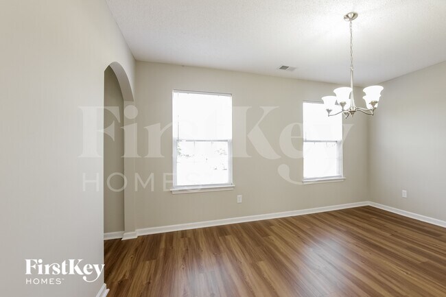 Building Photo - 1102 Eastwood Dr