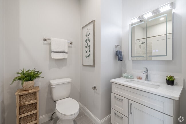 1BR, 1BA - 715F - Bathroom - Natick Corner