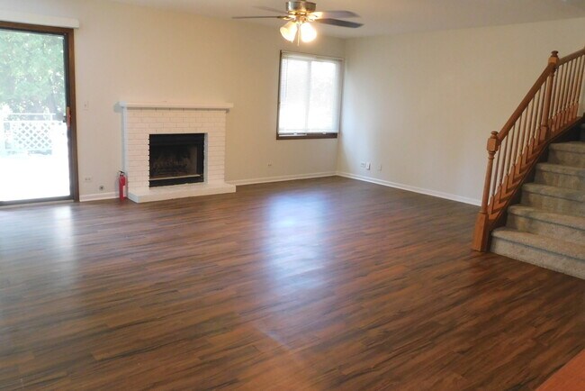 Building Photo - 1645 Hilton Head Dr