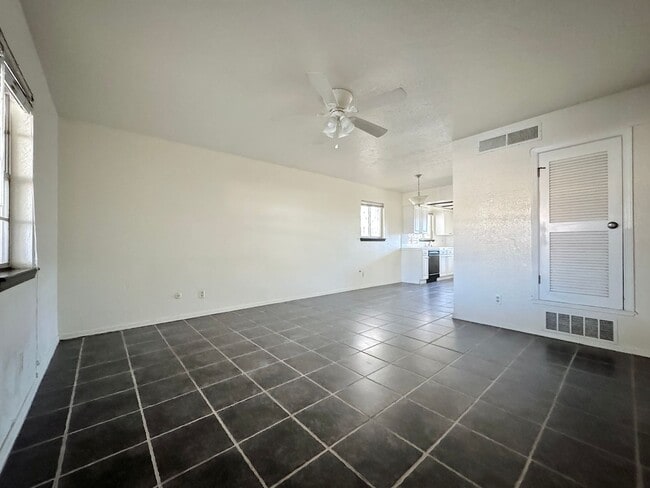 Building Photo - 2418 Pittsburg Ave