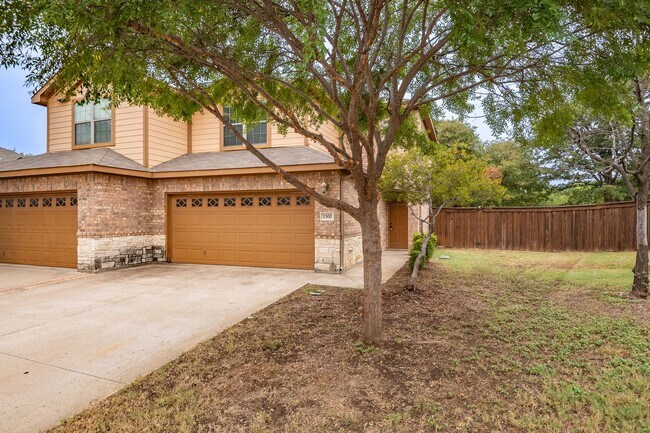 Foto del edificio - AVAILABLE NOW! BEAUTIFUL 3 BEDROOM TOWNHOU...