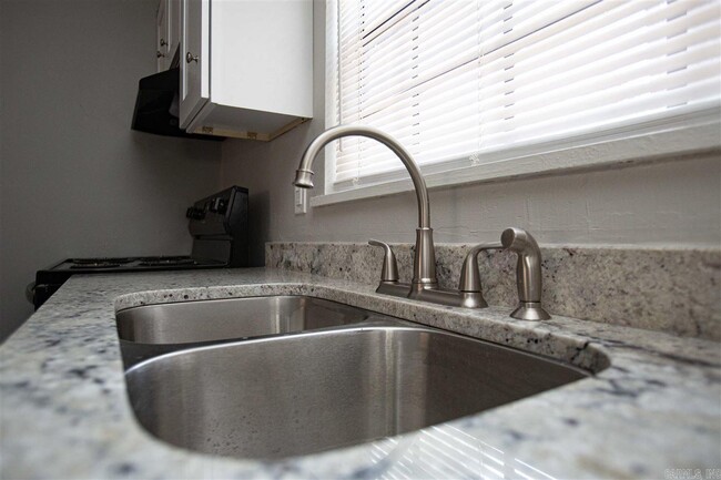 Building Photo - 2108 Scotty Ct