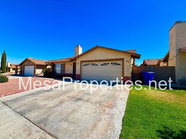 Building Photo - 15819 Cedarwood Pl