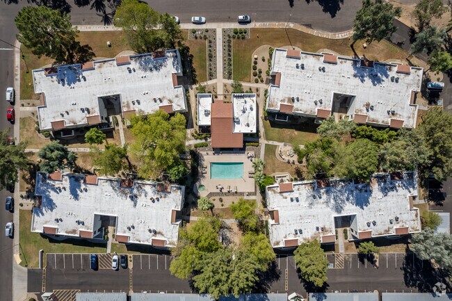 Building Photo - Saddletree Apartments