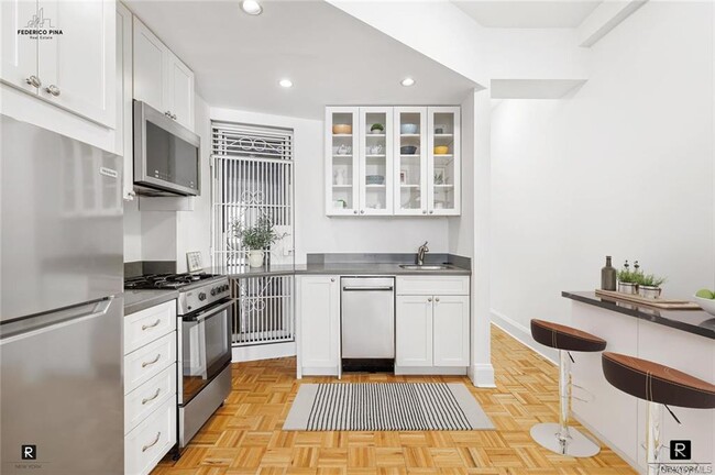 Building Photo - 126 W 73rd St