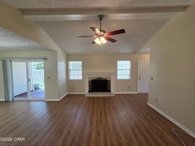 Building Photo - 4012 Woodridge Rd