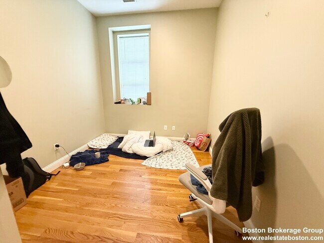 Foto del edificio - 407 Dudley St