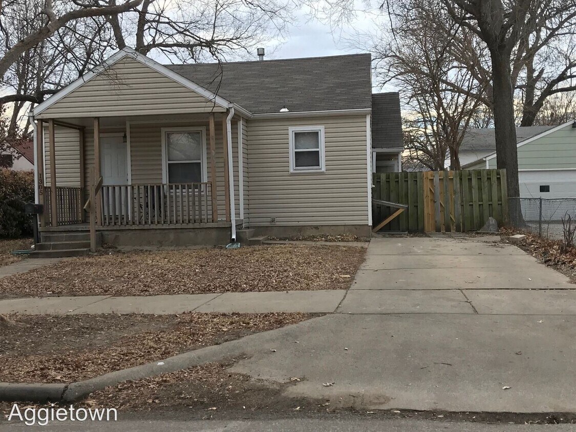 Primary Photo - 4 br, 2 bath House - 1305 Pierre
