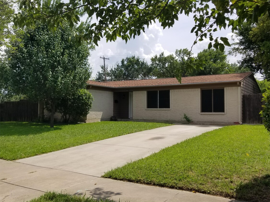 Foto principal - 4801 Harper Dr