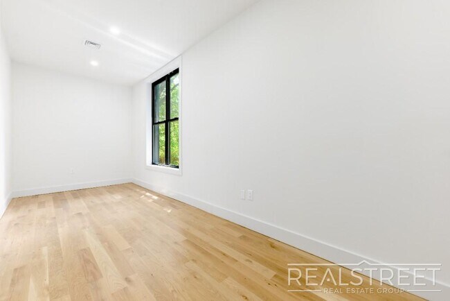 Building Photo - Brand New 2 Bed in Bed Stuy Brownstone!