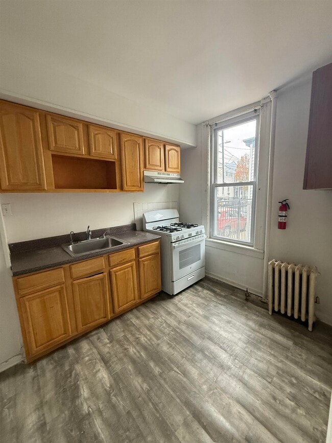 Foto del edificio - 2500 Adam Pl