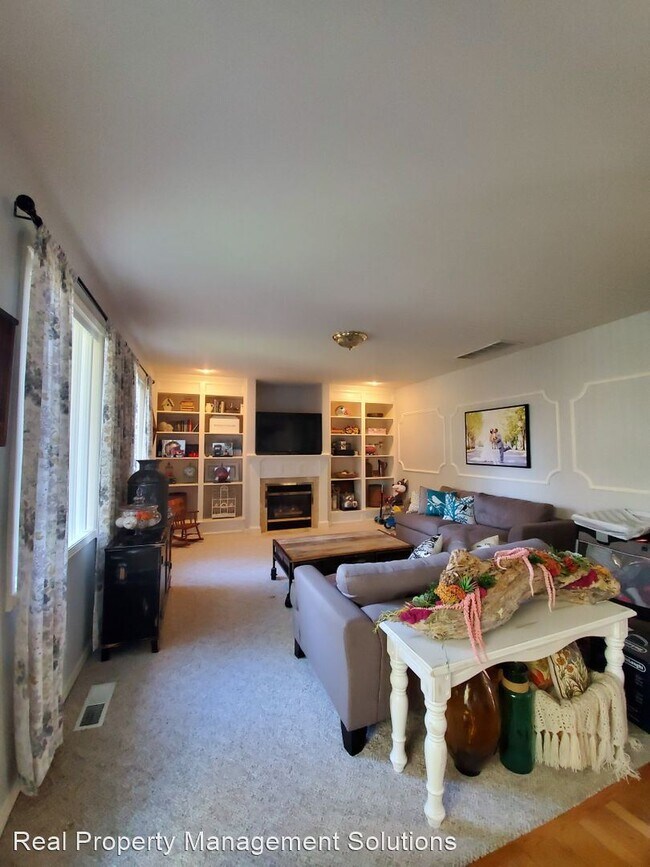 Building Photo - 5 br, 2.5 bath House - 14535 NW Weible Way