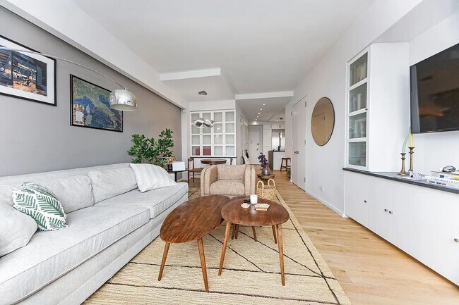 Foto del edificio - 60 E 8th St