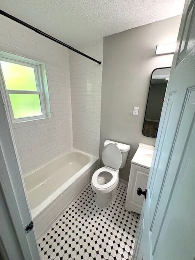 Building Photo - Cozy Winter Living Steps from UofM