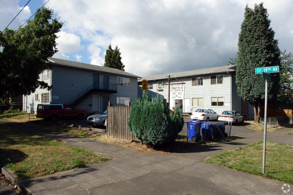 Primary Photo - 1820-1838 SE Tibbetts St